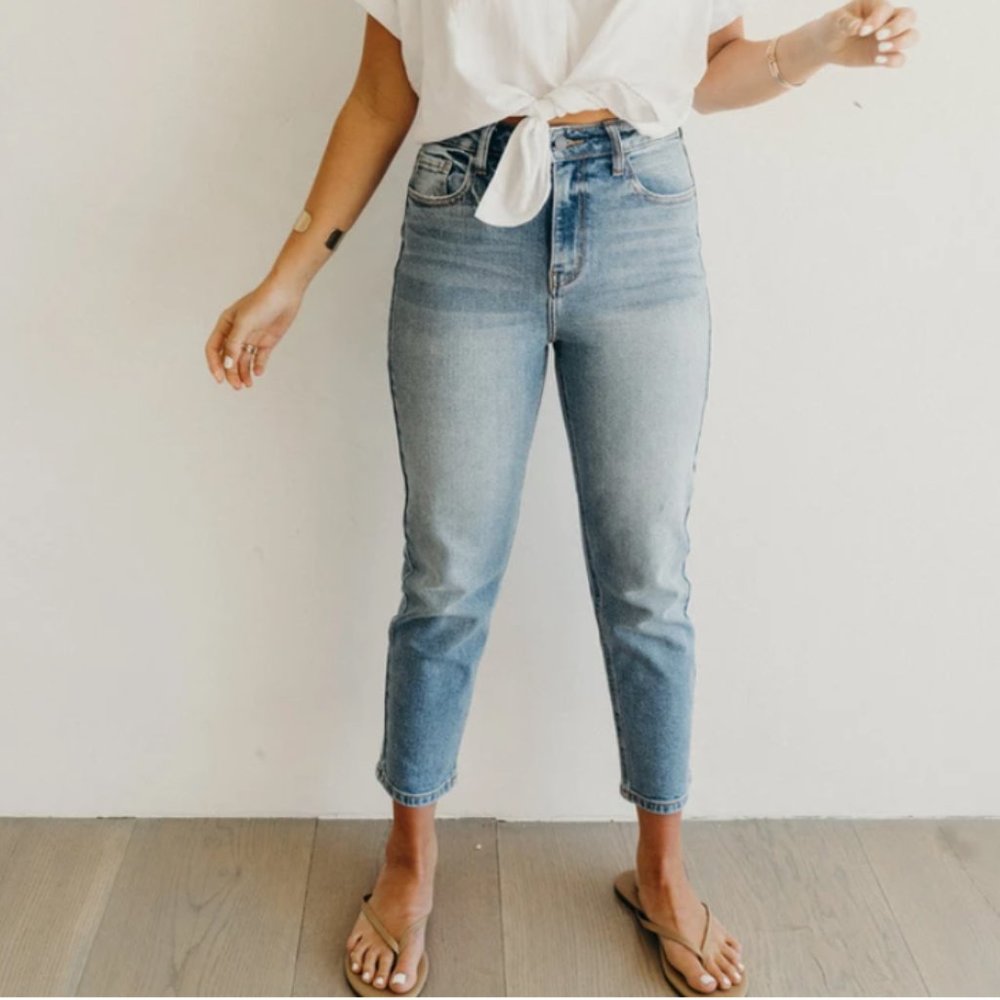 NWT Carly Jean Los Angeles CLARKE Jeans